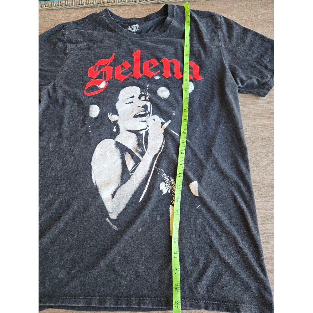 🌹 Official Selena Graphic Tee – Mineral Wash Band Tee (Size M) - Picture 4 of 6